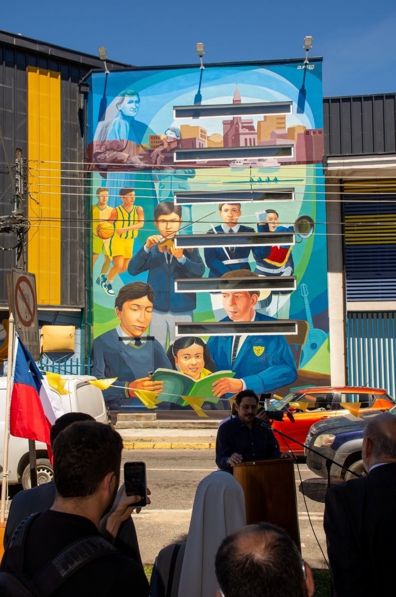 Nuevo mural destaca la historia salesiana en Valdivia