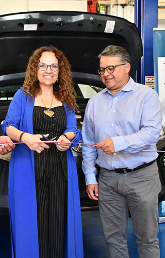 CEST inauguró Laboratorio de Electromovilidad 