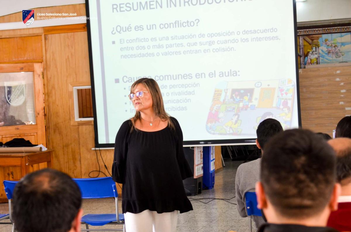 Docentes se capacitan en resolución de conflictos