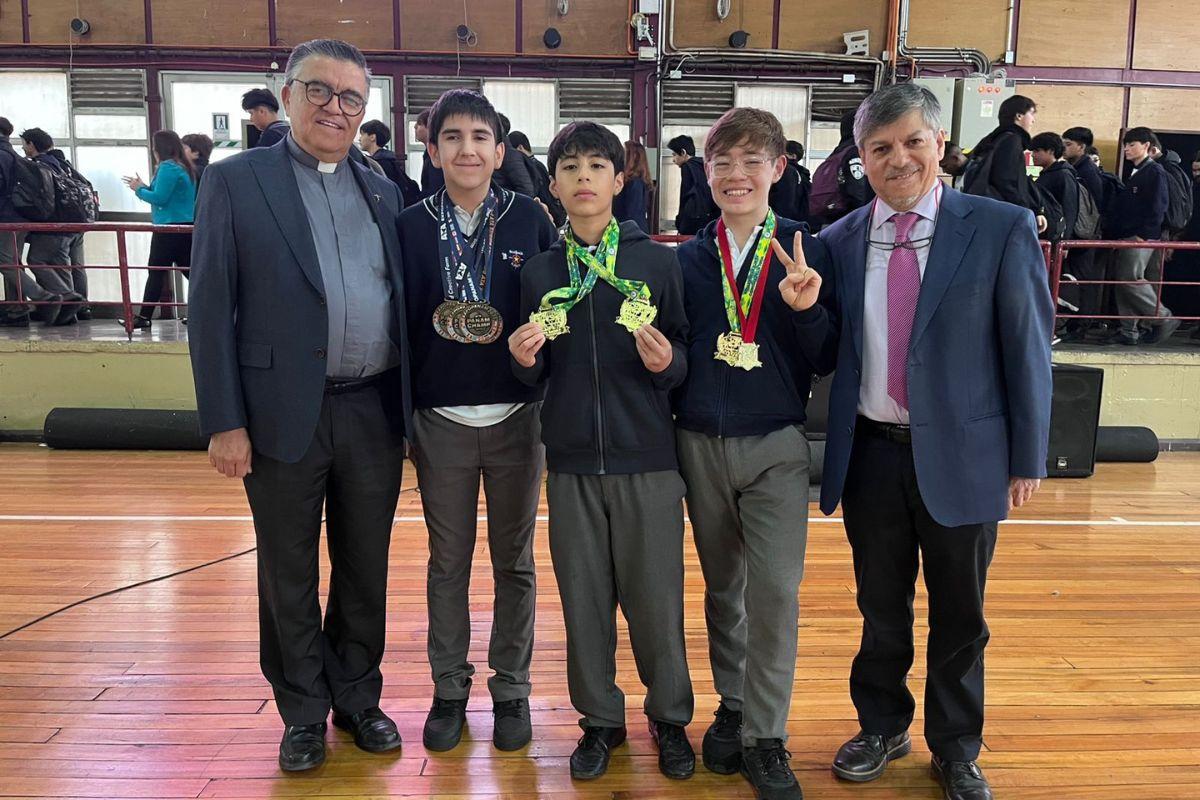 Estudiantes reconocidos por su esfuerzo y espíritu deportivo