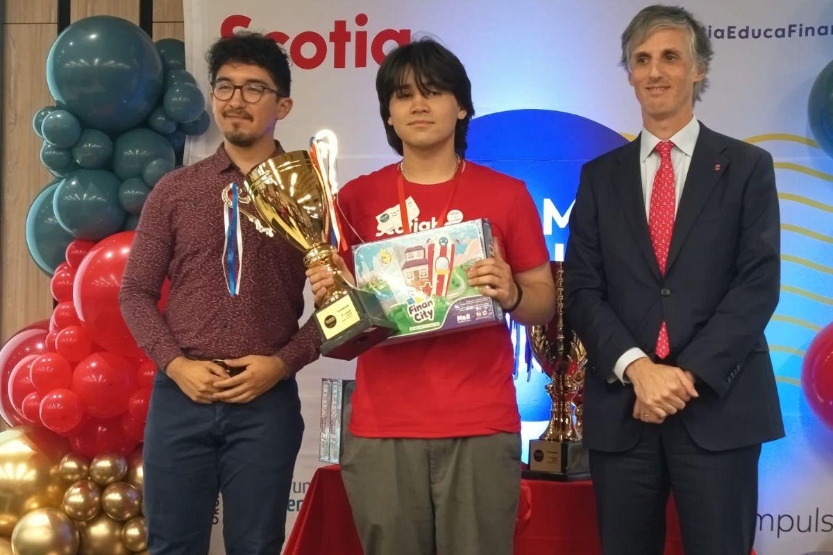 Estudiante obtuvo tercer lugar en competencia Financity 2025