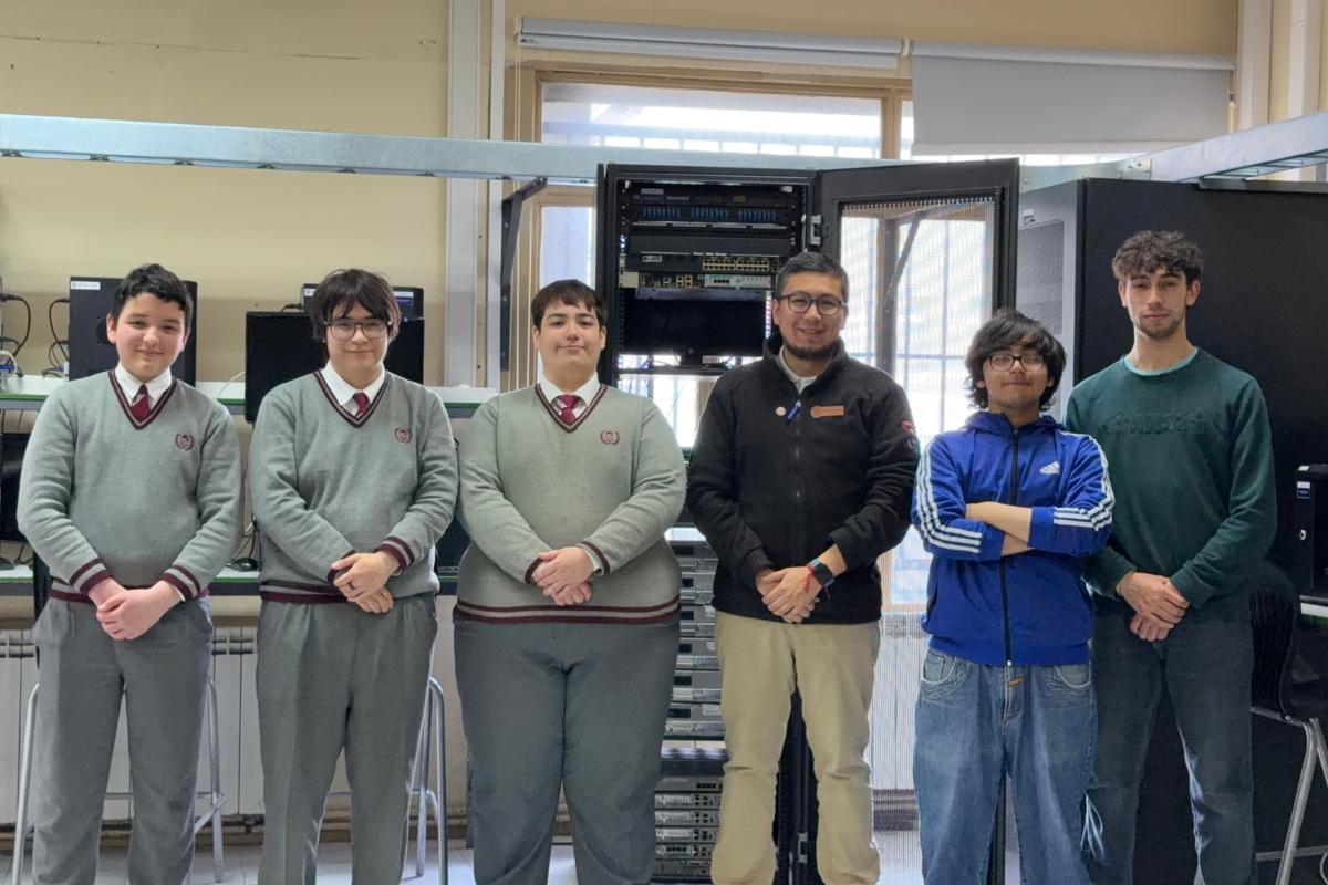 Estudiantes obtienen Certificación Internacional CCST Networking