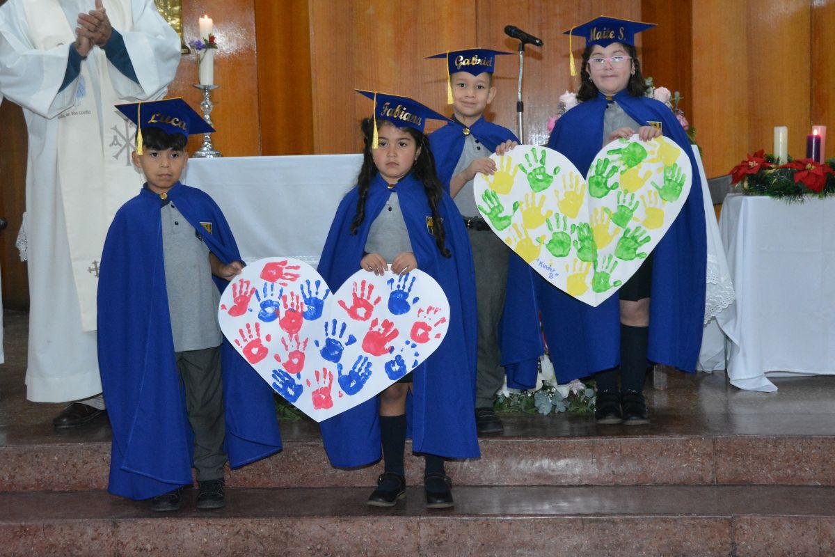 Colegio Domingo Savio celebra hitos formativos en Kínder y 8° Básico