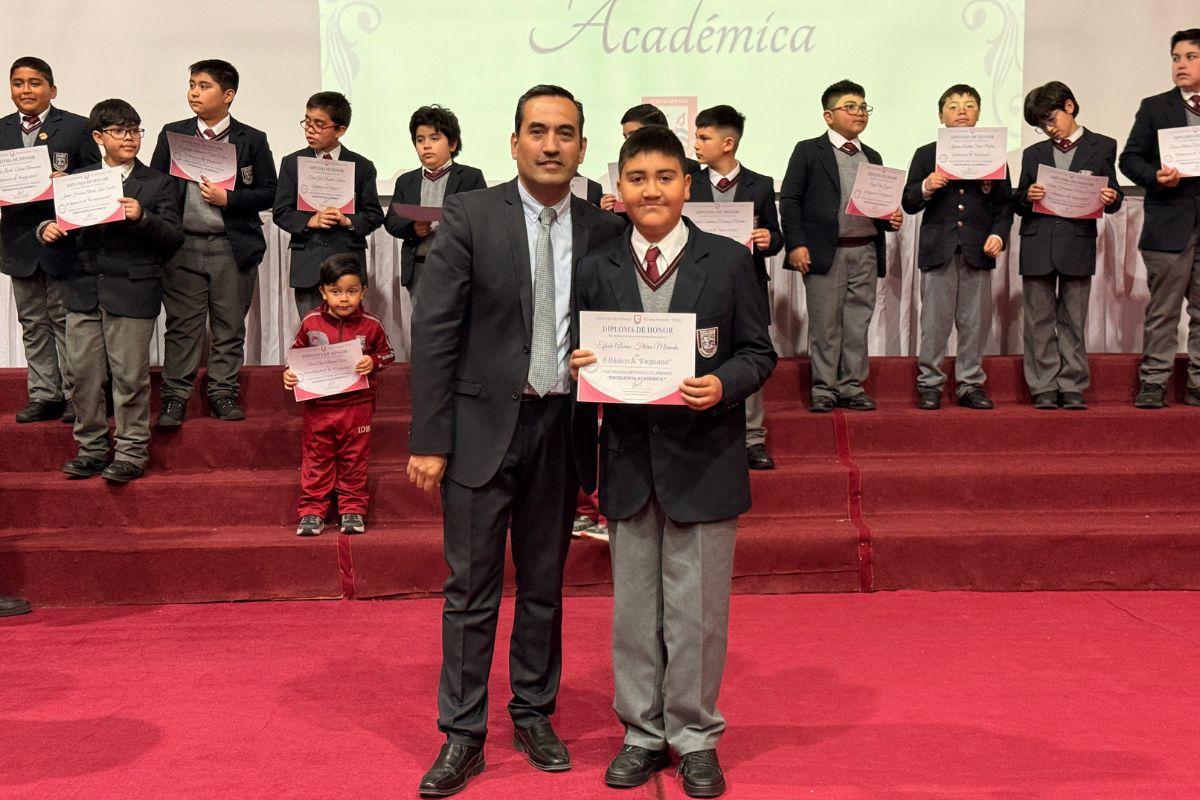 IDB reconoce esfuerzo y crecimiento de sus estudiantes