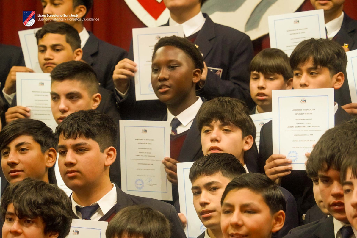 Estudiantes de VIII Básico son promovidos a Enseñanza Media