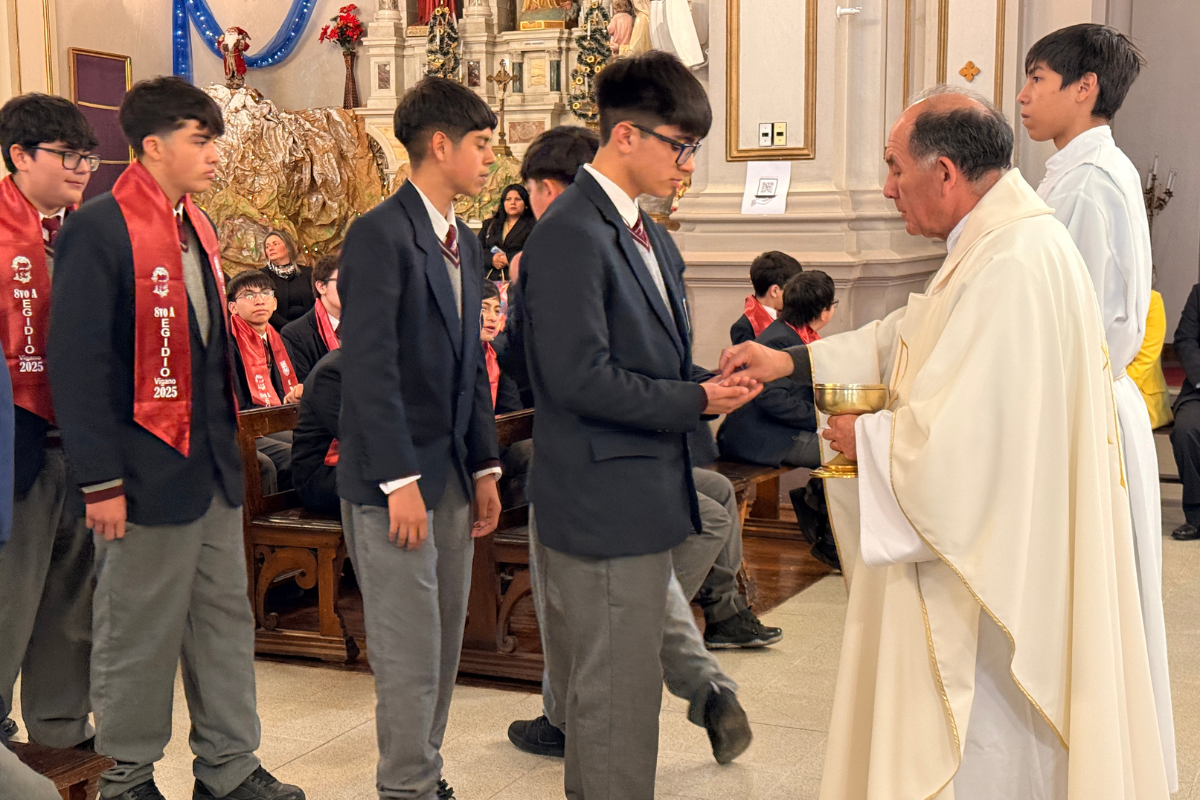 Eucaristía Octavos Básicos IDB abre nueva etapa formativa