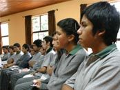 Alumnos del Linares se informan sobre beneficios de la reforma previsional en la juventud