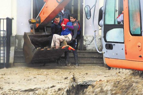Punta Arenas – Cerca de 900 familias anegadas y un joven en estado de coma