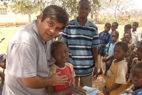 Servicio Misionero del P. Ricardo Cáceres en Mozambique