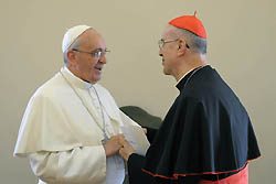 Agradecimiento del Papa Francisco al Cardenal Bertone