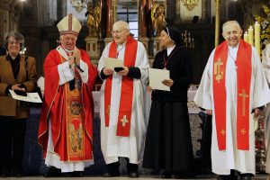 P. Mario Borello y P. José López reciben Cruz del Apóstol Santiago