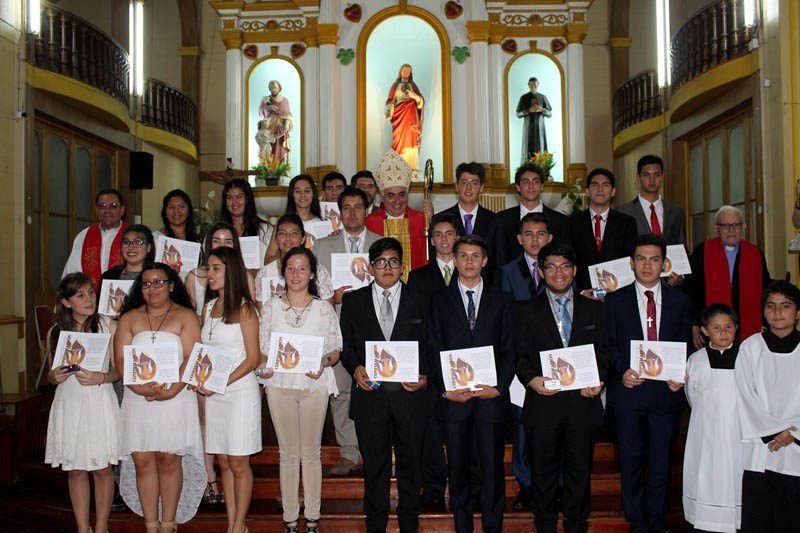 Más de 20 jóvenes recibieron el Sacramento de la Confirmación en el Santuario Sagrado Corazón de Jesús de Iquique