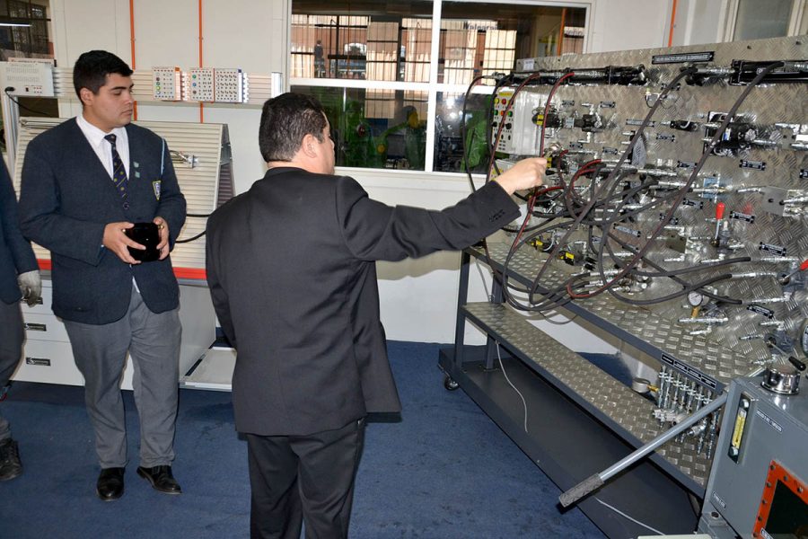 Salesianos Valparaíso inauguró equipamiento de vanguardia y homenajeó a impulsores de la educación TP