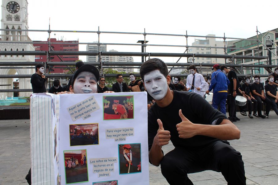 Semana “Día del Libro”: intervención urbana de jóvenes Salesianos en Iquique
