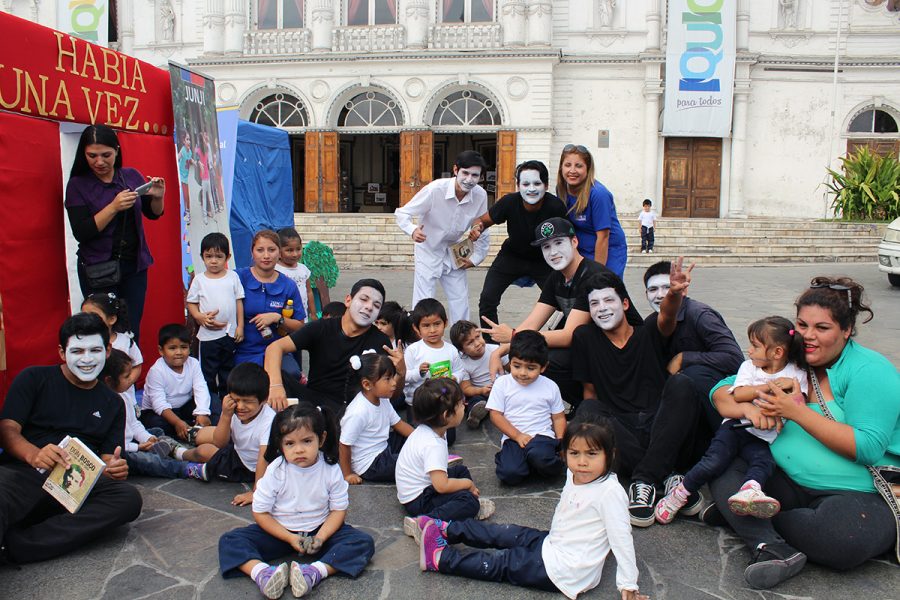 Semana “Día del Libro”: intervención urbana de jóvenes Salesianos en Iquique
