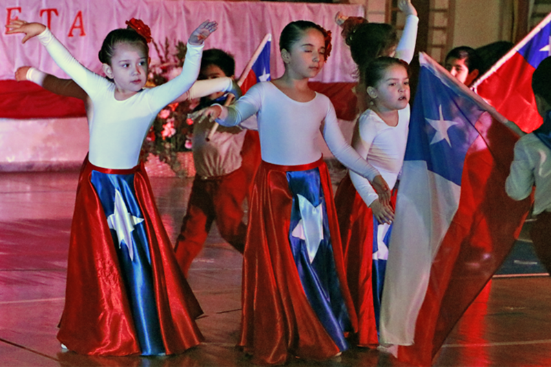 III Muestra Folclórica en el Instituto de Don Bosco de Punta Arenas