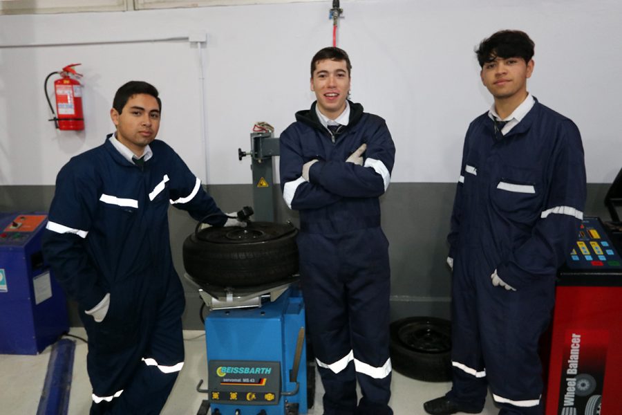 Renovado laboratorio de mecánica automotriz en Concepción