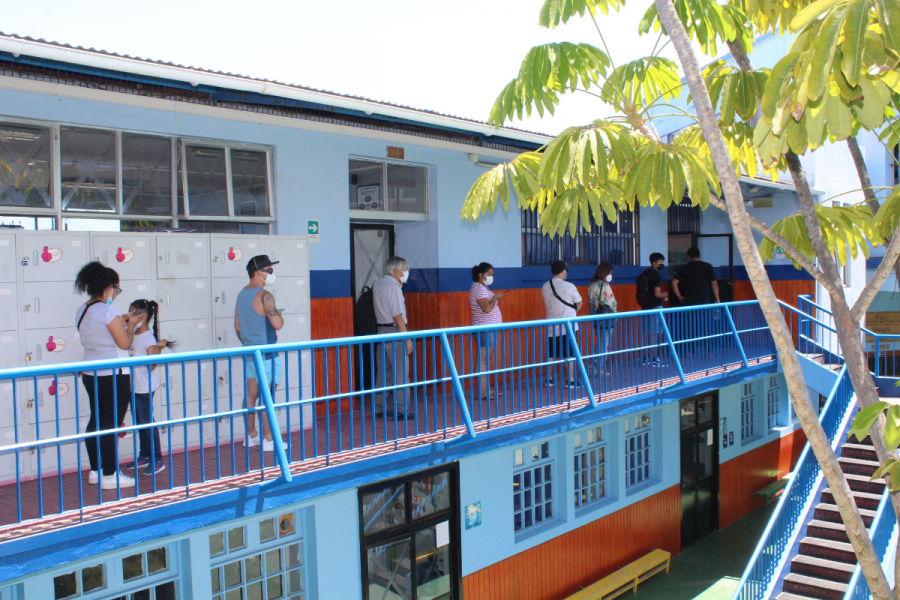 Entrega de textos escolares en colegio Don Bosco Iquique