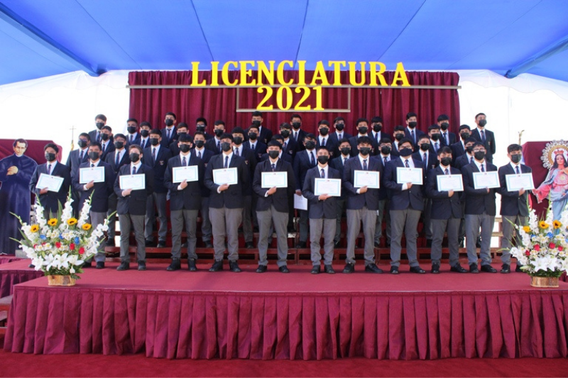 198 estudiantes de Don Bosco Antofagasta recibieron su licencia de educación técnico profesional