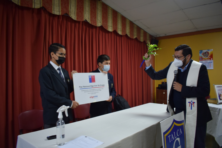 Centro Educativo Salesianos Talca destacado con placa “Elige vivir sin drogas”