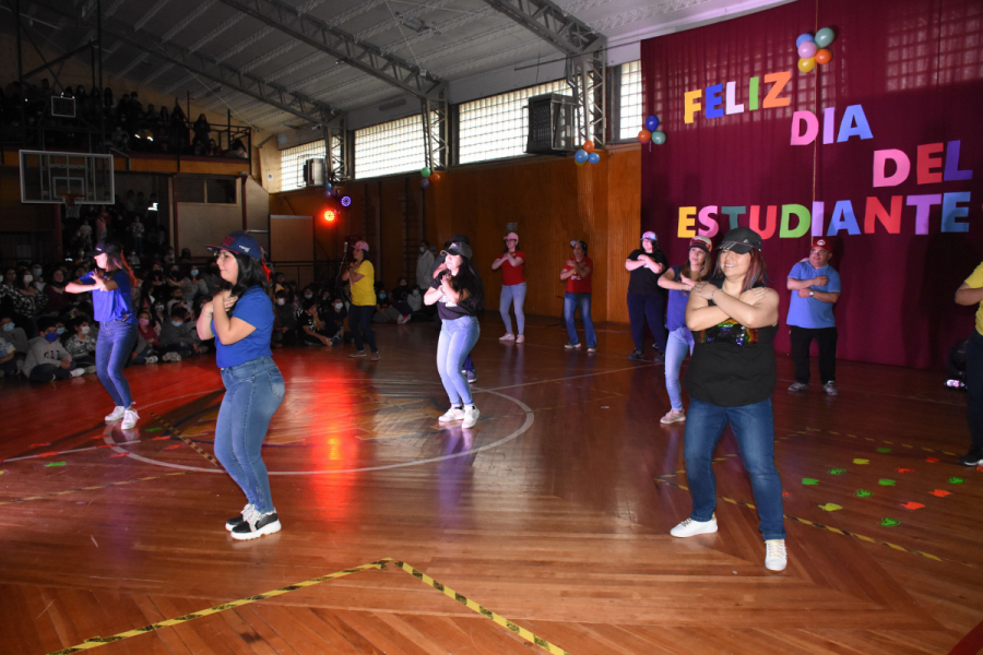 Liceo Monseñor Fagnano de Puerto Natales celebró día del estudiante 2022