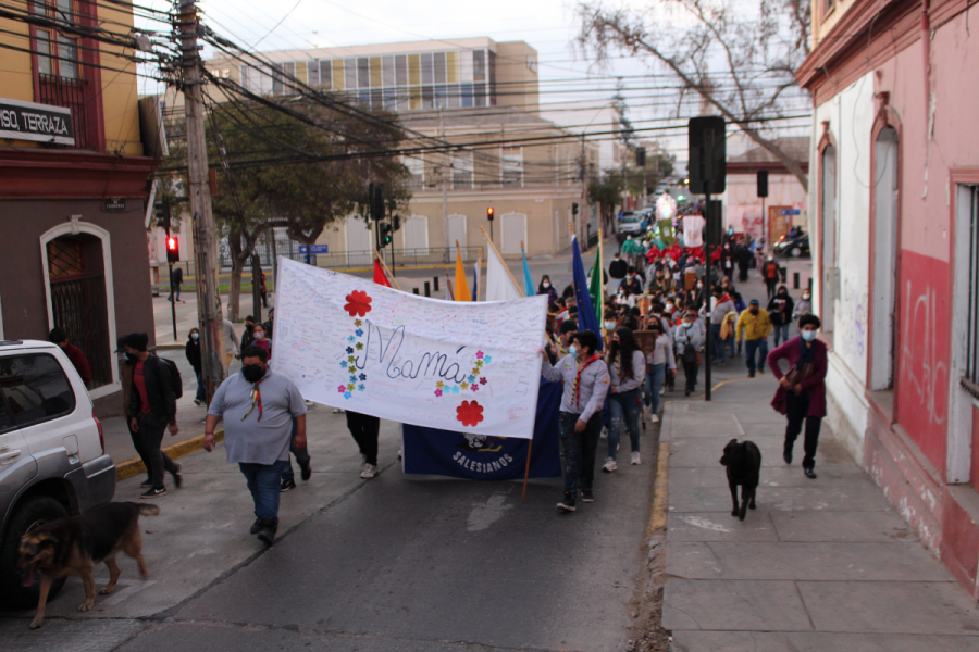 Masiva procesión a María Auxiliadora por las calles de La Serena