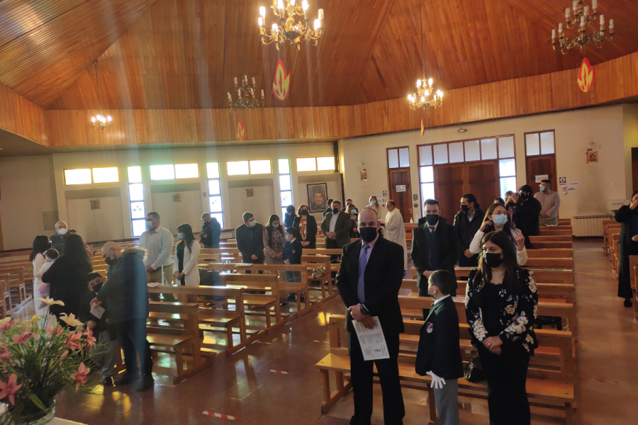 Alumnos de Liceo San José Punta Arenas reciben sacramento del bautismo