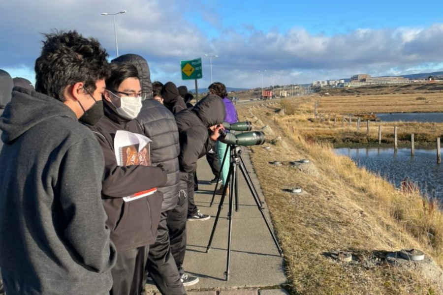 Alumnos del Liceo San José de Punta Arenas visita Humedal Tres Puentes