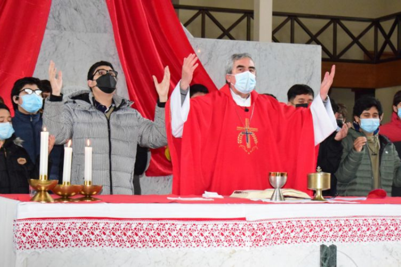 Familia Salesiana celebra Pentecostés en Catedral de Valdivia