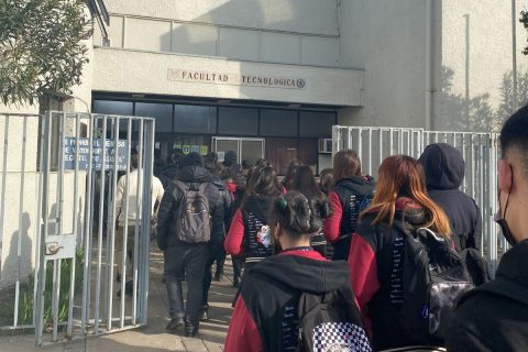 Estudiantes de Colegio Domingo Savio visitaron la Universidad de Santiago