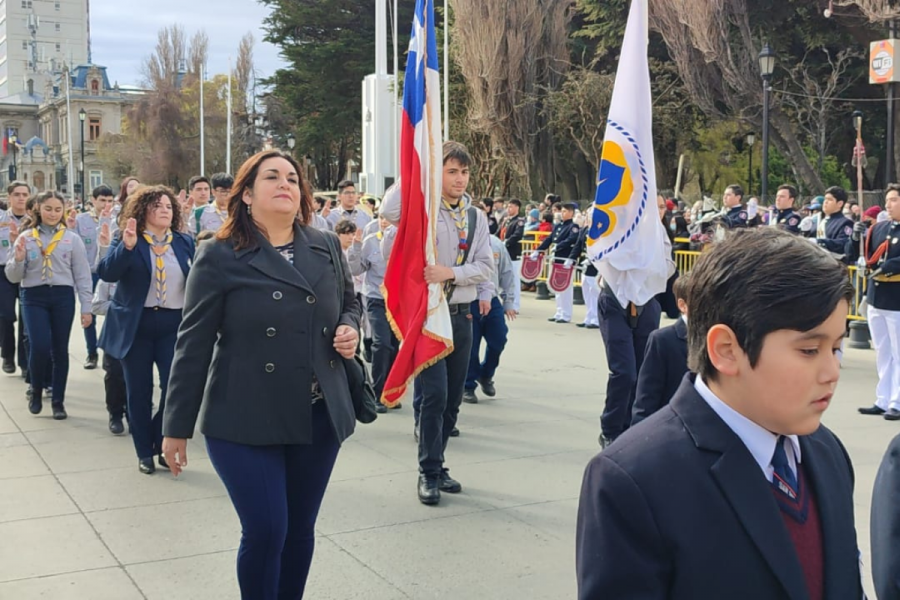 Liceo San José de Punta Arenas desfila en honor a Virgen del Carmen