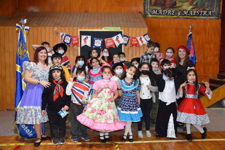 Liceo Monseñor Fagnano celebró Fiestas Patrias con juegos y misa a la chilena