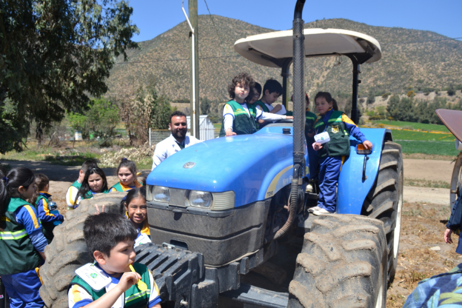 Guardianes del medioambiente visitan Escuela Agrícola de Catemu