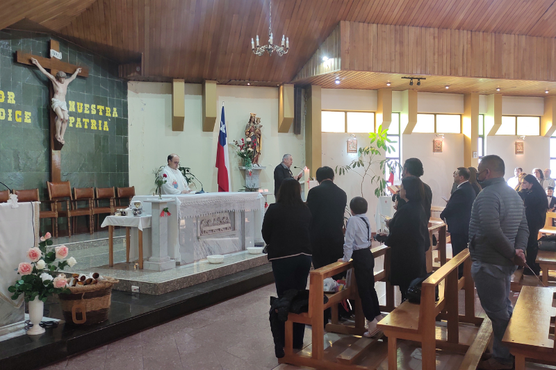 Celebración de bautismo en parroquia Cristo Obrero de Punta Arenas
