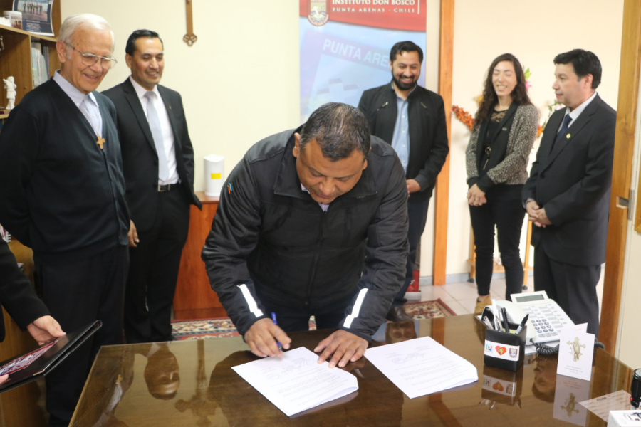 Instituto Don Bosco firma convenio con empresa Blumar Magallanes