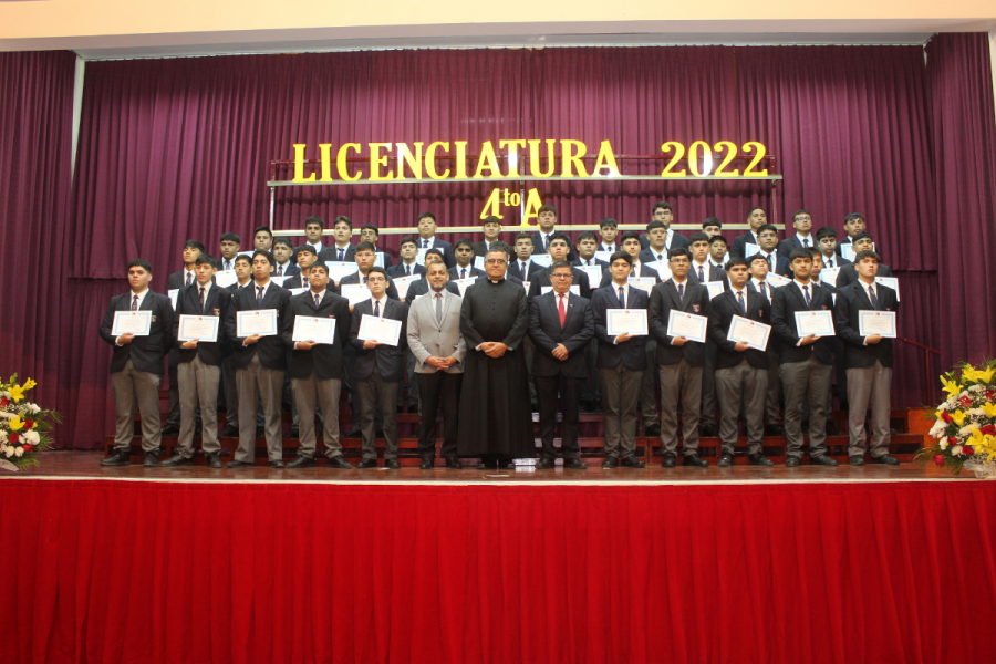 198 estudiantes recibieron su licencia de educación media técnico profesional