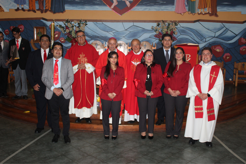 Jóvenes y adultos de Valdivia y Antofagasta reciben sacramento de Confirmación