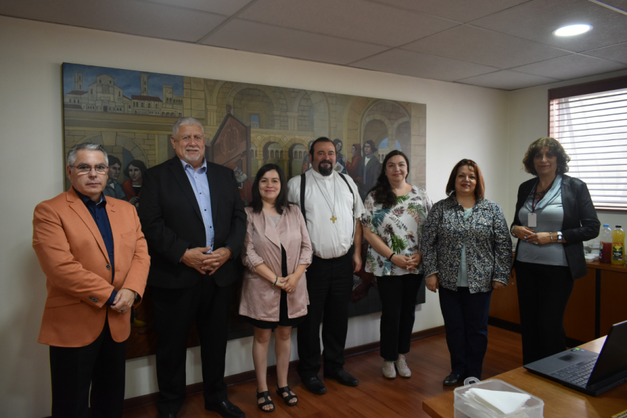 P. Carlo Lira visitó Universidad Católica Silva Henríquez