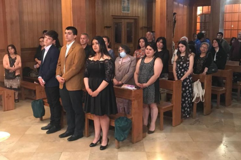 Jóvenes y adultos de Valdivia y Antofagasta reciben sacramento de Confirmación