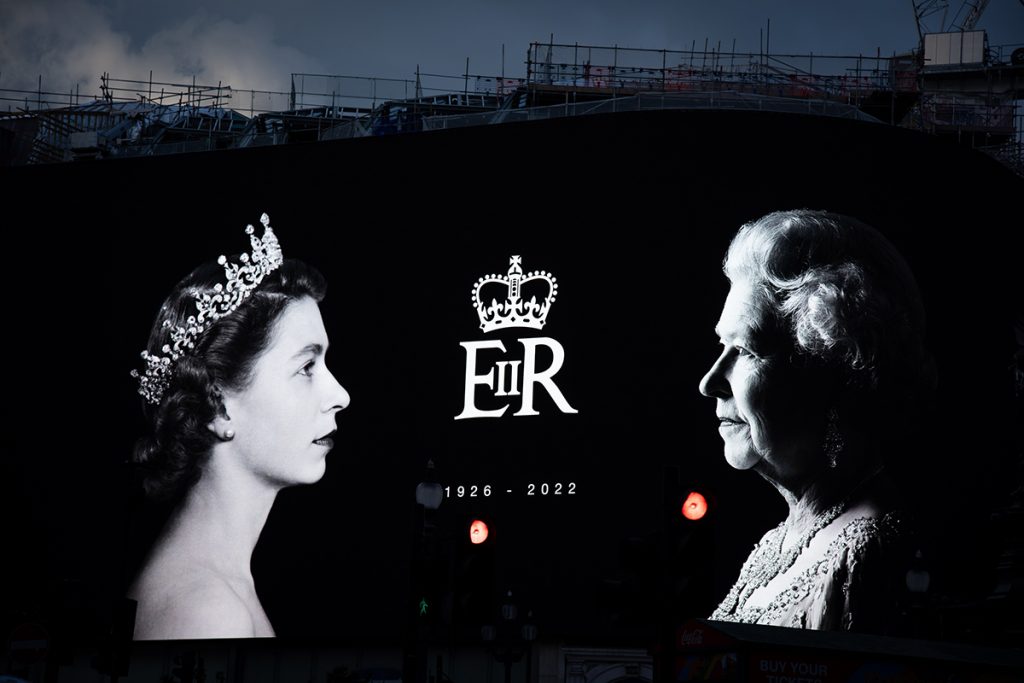 London, England, UK - September 9, 2022: The laying of flowers to honour Queen Elizabeth II at Buckingham Palace. Credit: Loredana Sangiuliano