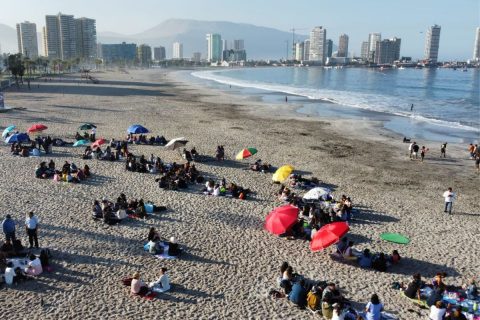 Presencia Salesiana de Tarapacá compartió desayuno en playa de Iquique