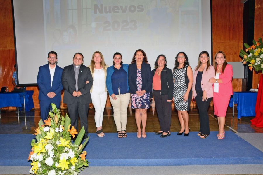 Nuevos estudiantes son bendecidos en el Liceo Arriarán Barros