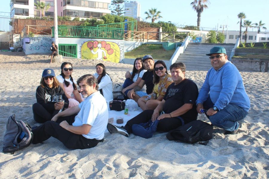 Presencia Salesiana de Tarapacá compartió desayuno en playa de Iquique