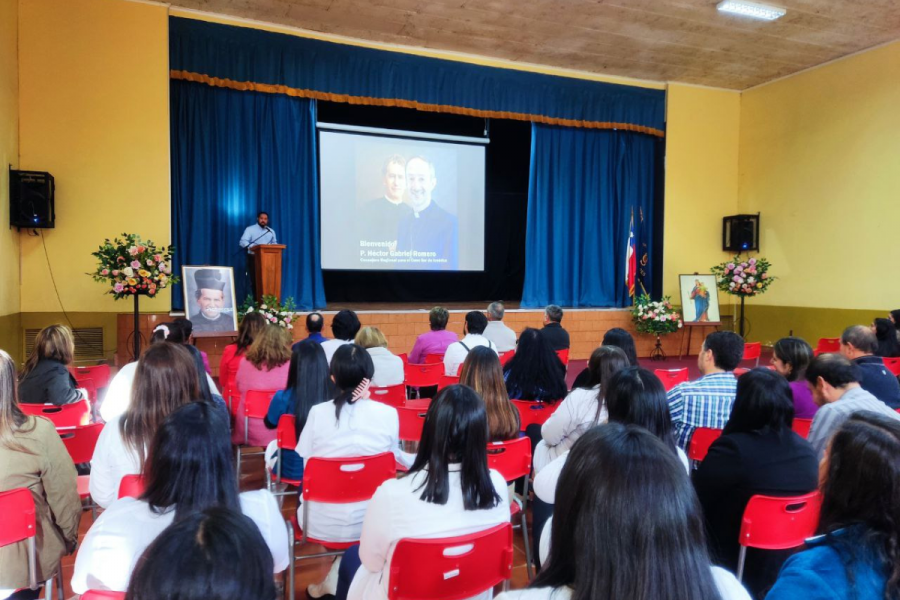 P. Gabriel Romero visitó colegio salesiano de Linares