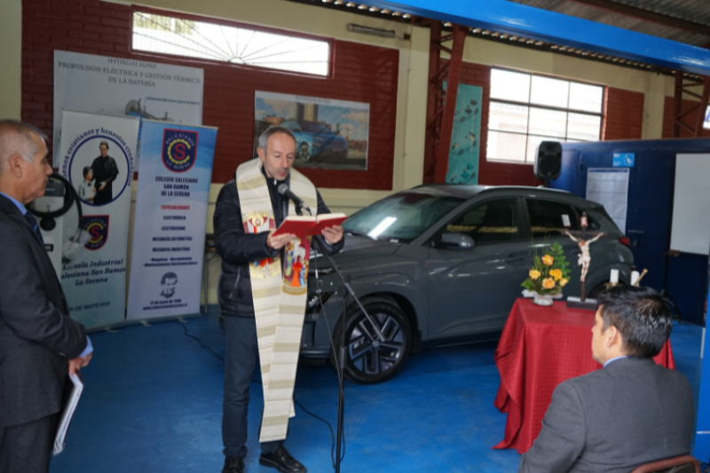 Salesianos La Serena incorpora auto eléctrico para potenciar especialidades TP