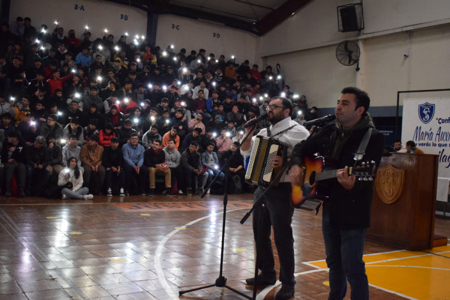Presencias de Talca y zona sur de Santiago celebraron día del estudiante