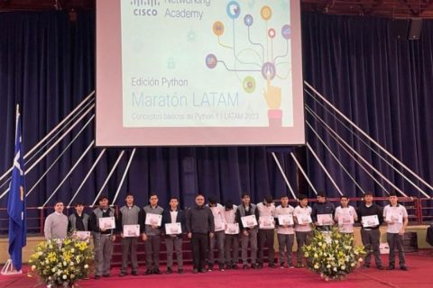 Salesianos Alameda realiza exitosa participación en maratón Latam Python