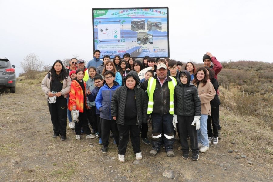 Liceo Monseñor Fagnano participa en actividad medioambiental junto a Municipalidad de Puerto Natales