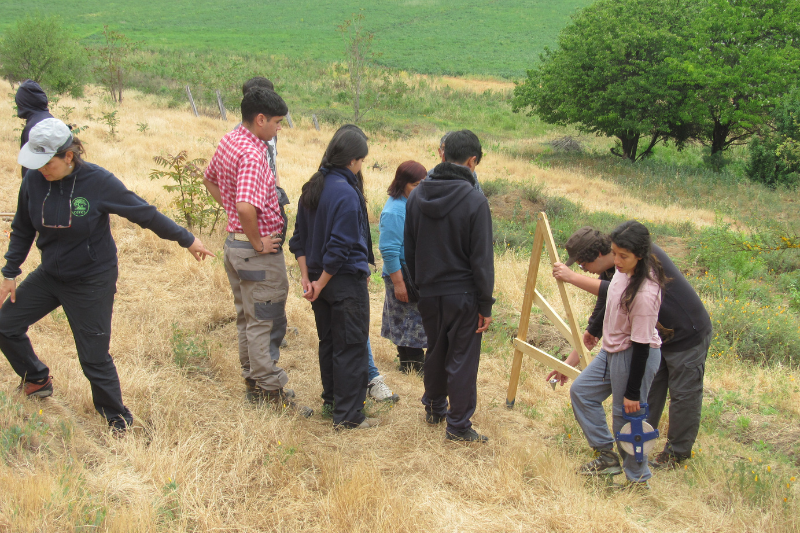 Un paso hacia la sustentabilidad: Escuela Agrícola de Catemu construye terrazas