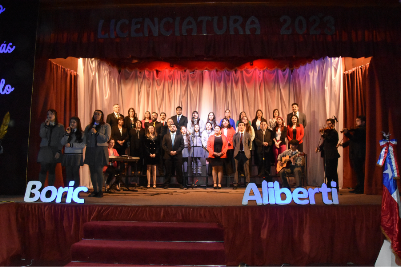 Obras de Talca y Puerto Natales celebraron Licenciatura de cuartos medios